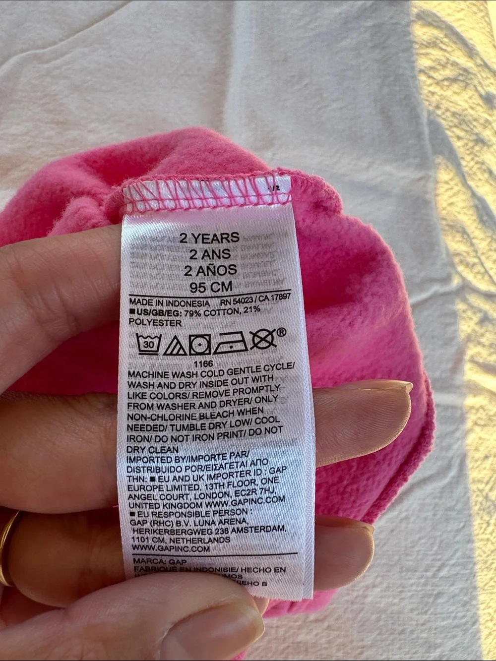 GAP bright pink